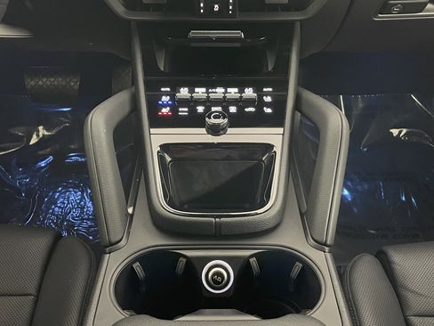 Used 2024 Porsche Cayenne AWD image 20