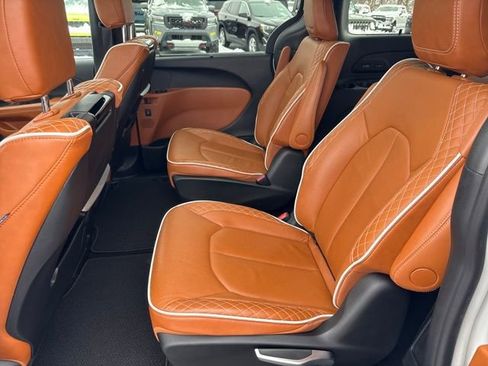 Used 2025 Chrysler Pacifica Pinnacle w/ Trailer Tow Group image 22