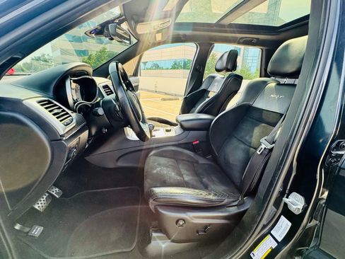 Used 2014 Jeep Grand Cherokee SRT image 34