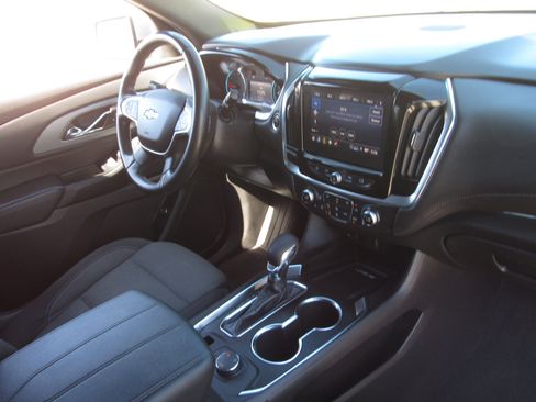 Used 2023 Chevrolet Traverse LT AWD/4WD image 9