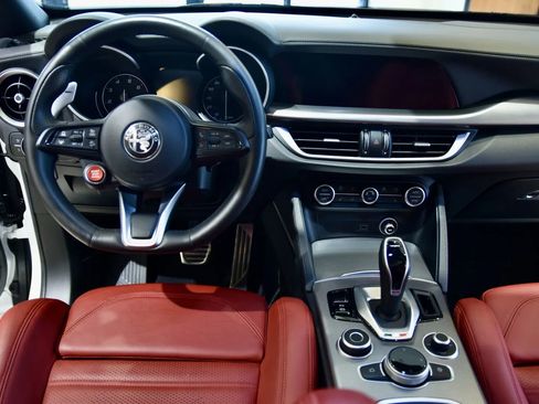 Used 2022 Alfa Romeo Stelvio Veloce AWD/4WD image 12