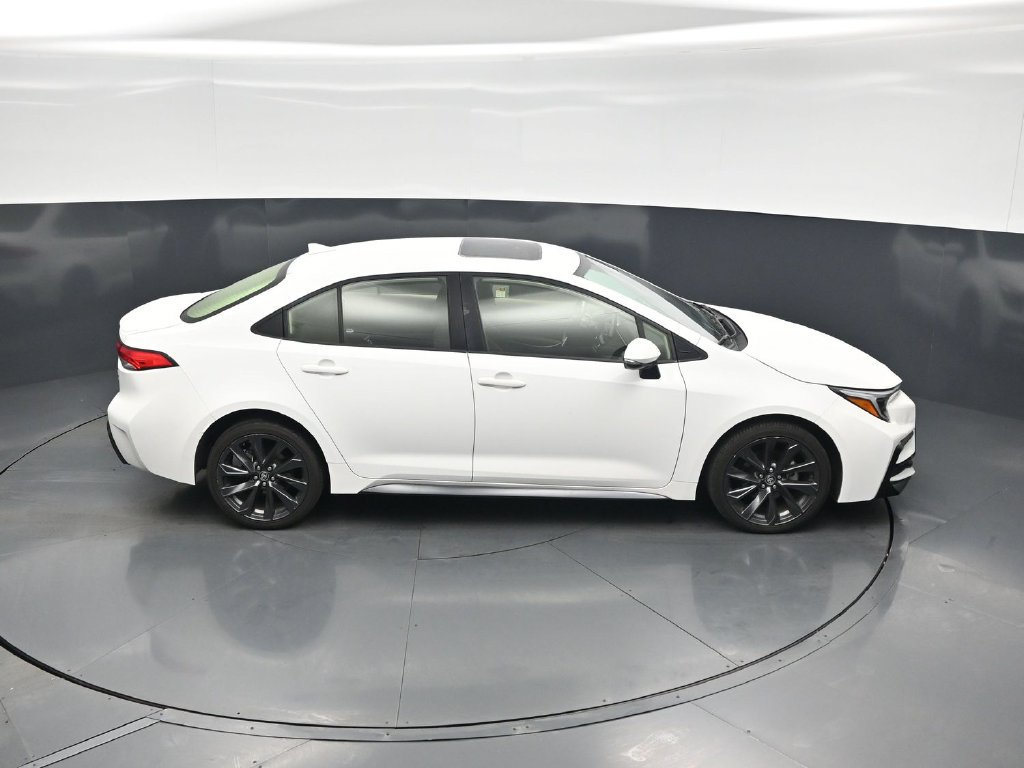 Used 2025 Toyota Corolla SE w/ SE Premium Package FWD image 38