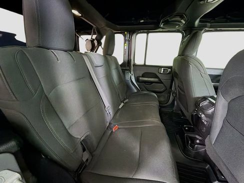 Used 2018 Jeep Wrangler Unlimited Sahara AWD/4WD image 25