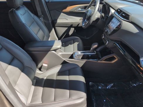 Used 2021 Chevrolet TrailBlazer ACTIV w/ Technology Package image 16