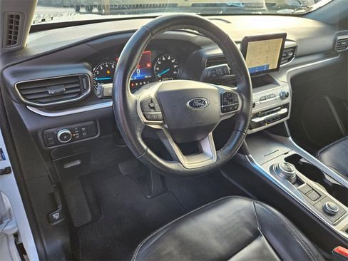 Used 2021 Ford Explorer XLT w/ Equipment Group 202A image 12