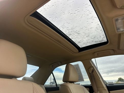 Used 2016 Toyota Camry XLE w/ Moonroof Package image 17