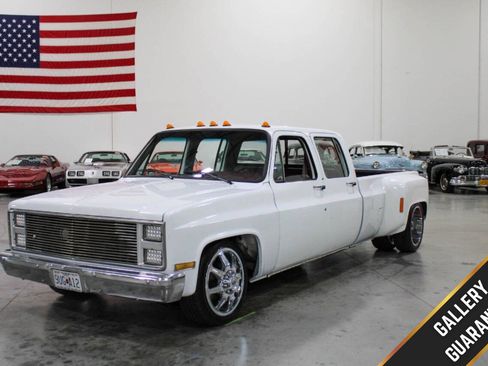 Used 1988 Chevrolet Silverado 3500 2WD Crew Cab image 1