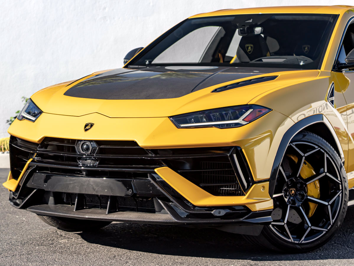 Used 2024 Lamborghini Urus Performante AWD/4WD image 2