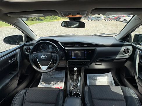 Used 2017 Toyota Corolla SE w/ SE Premium Package FWD image 11