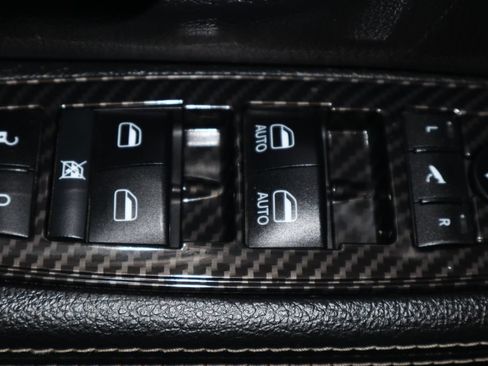 Used 2019 RAM 1500 Laramie AWD/4WD image 12