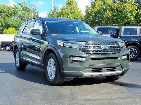 Used 2023 Ford Explorer XLT w/ Equipment Group 202A AWD/4WD image 3