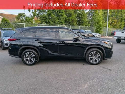 Used 2022 Toyota Highlander XLE FWD image 4