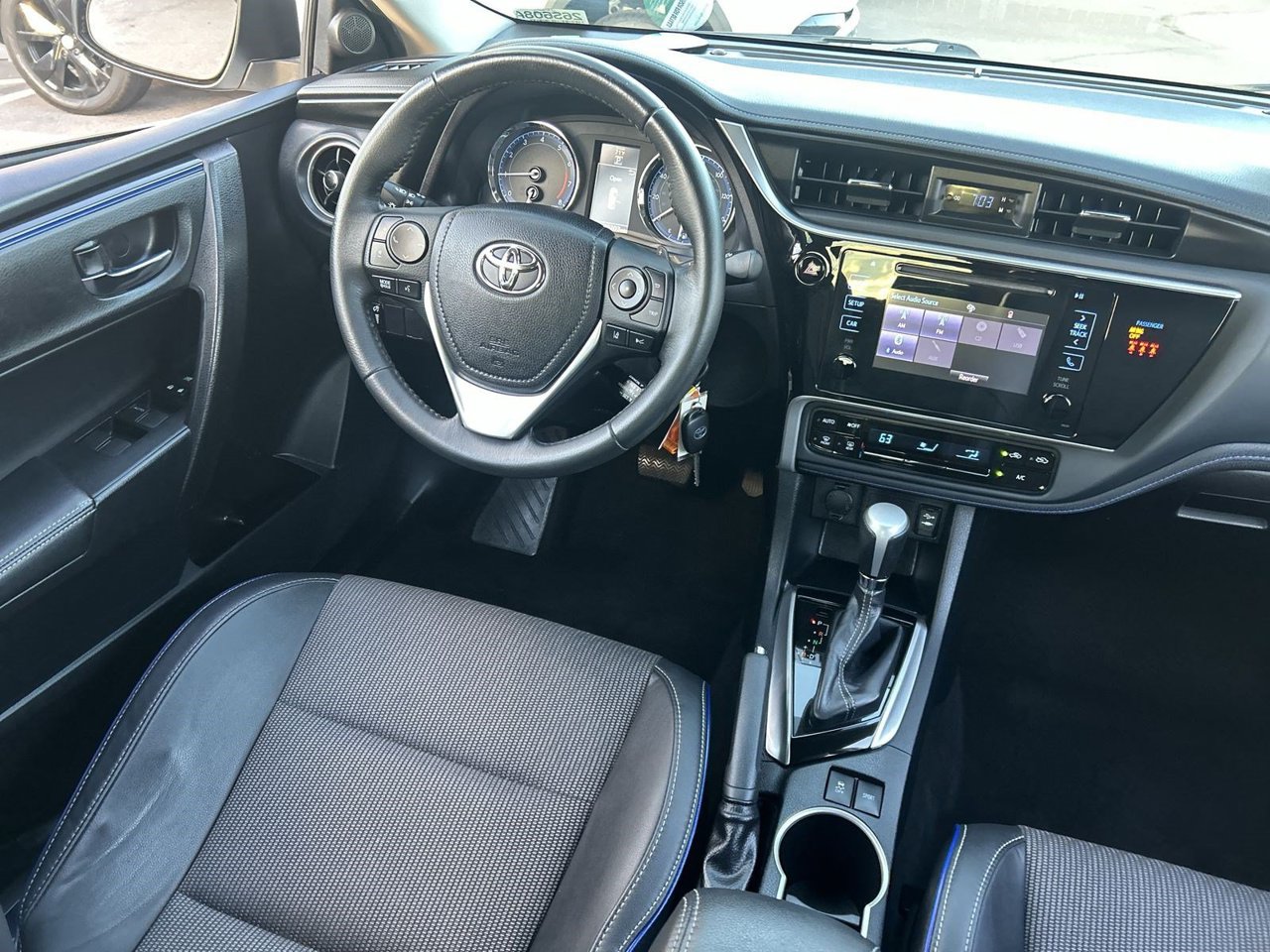 Used 2018 Toyota Corolla SE w/ Carpet Mat Package (TMS) FWD image 11