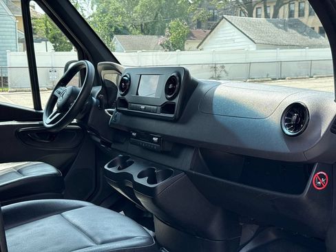 Used 2019 Mercedes-Benz Sprinter 2500 w/ Acoustic Package image 21