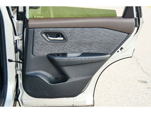 Used 2023 Nissan Rogue SV AWD/4WD image 19