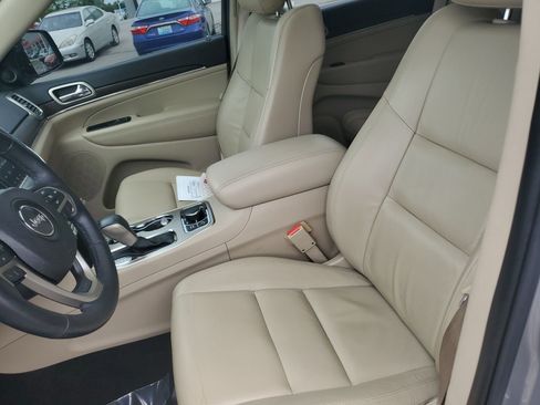 Used 2017 Jeep Grand Cherokee Limited AWD/4WD image 17