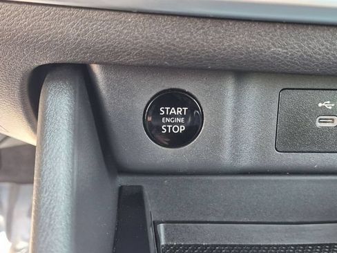 Used 2025 Nissan Rogue SV AWD/4WD image 21