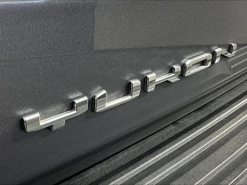 Used 2022 GMC Yukon SLT w/ SLT Luxury Package image 28