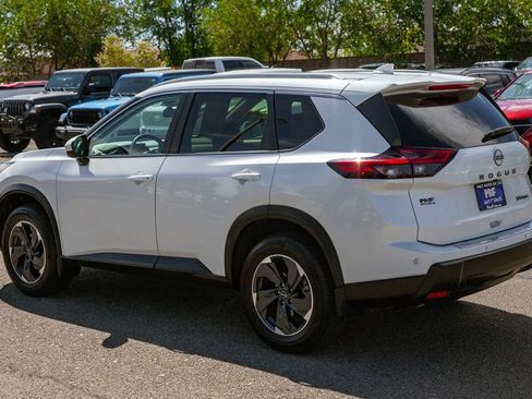 Used 2024 Nissan Rogue SV w/ SV Premium Package AWD/4WD image 7