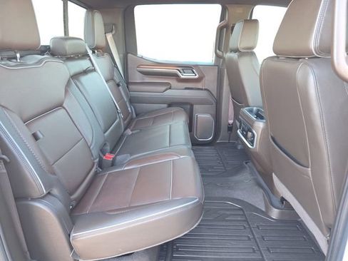Used 2025 GMC Sierra 1500 Denali w/ Technology Package AWD/4WD image 18
