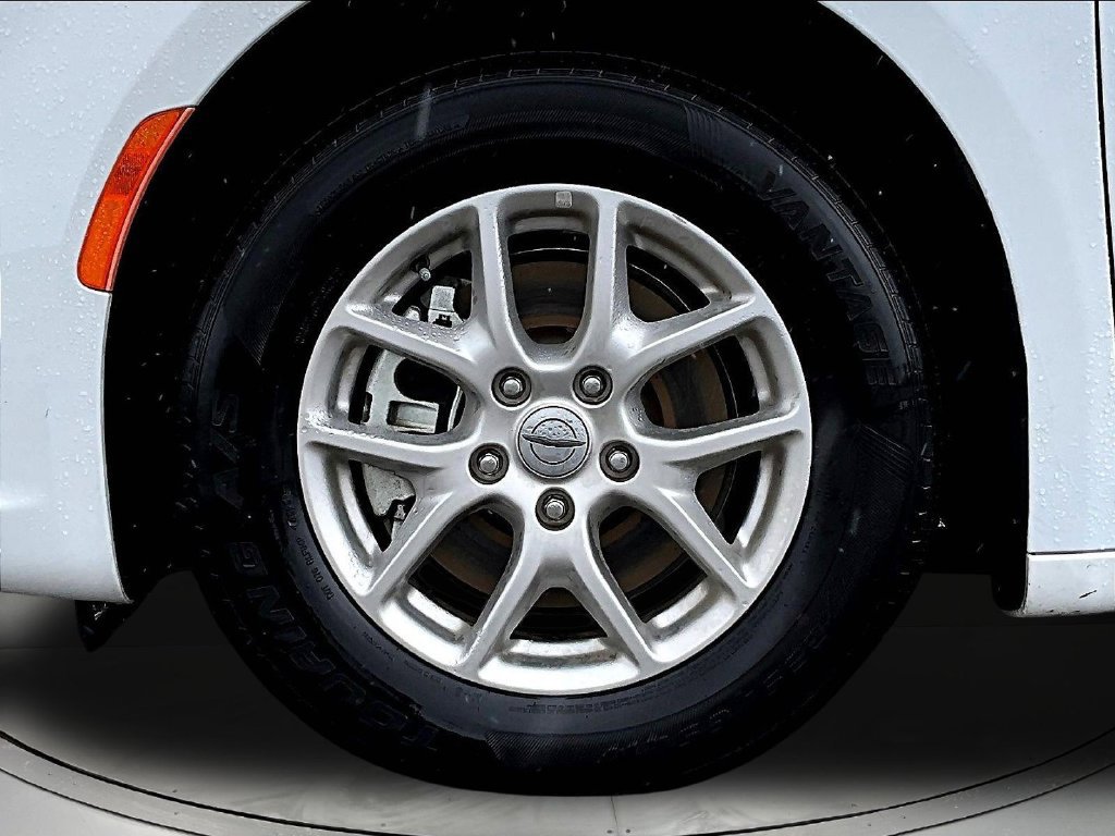 Used 2024 Chrysler Pacifica Touring-L FWD image 35
