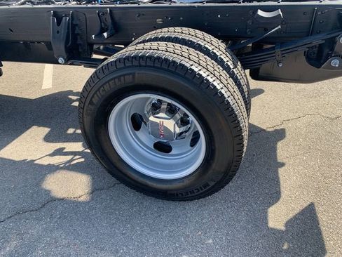 New 2026 GMC Sierra 3500 SLE RWD image 9