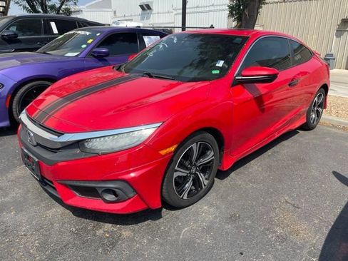 Used 2017 Honda Civic Touring image 4