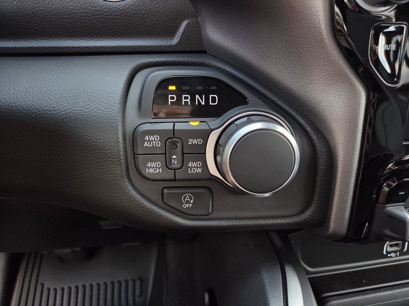 New 2026 RAM 1500 Big Horn AWD/4WD image 17