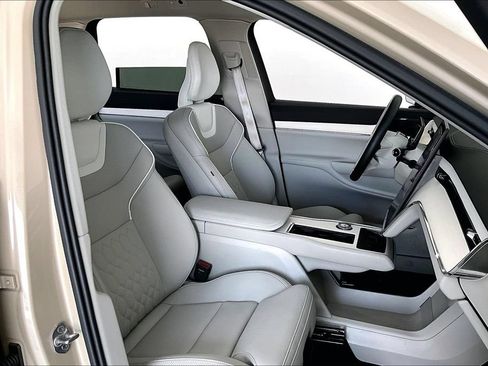 Used 2025 Volvo EX90 Plus AWD/4WD image 8