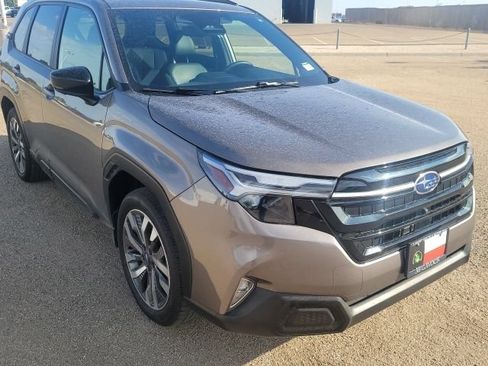 Used 2025 Subaru Forester Touring AWD/4WD image 4