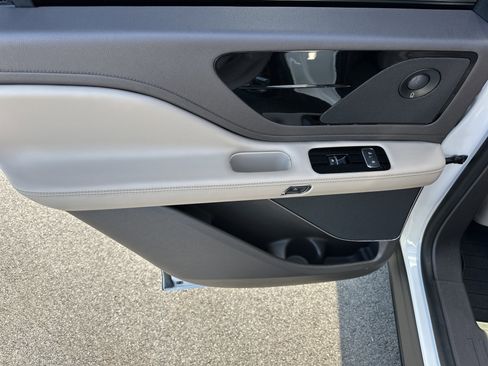 Used 2022 Lincoln Aviator Reserve w/ Equipment Group 201A image 24