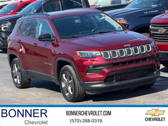 Used 2022 Jeep Compass Latitude w/ Sun and Sound Group AWD/4WD image 1