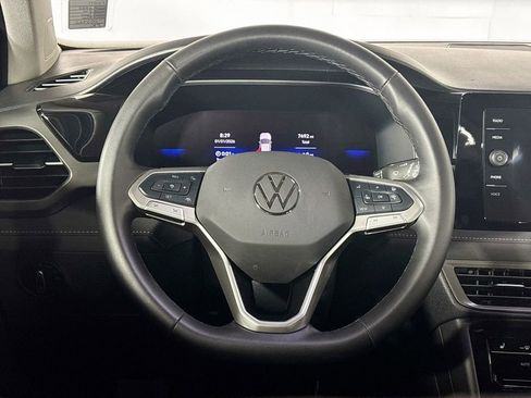 Certified 2025 Volkswagen Taos SE image 13