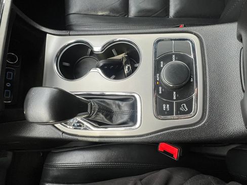 Used 2021 Jeep Grand Cherokee Limited AWD/4WD image 25