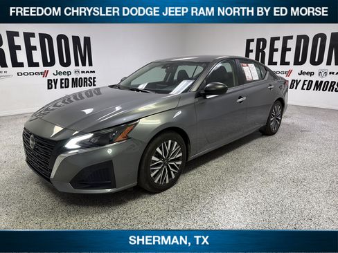 Used 2024 Nissan Altima 2.5 SV FWD image 1