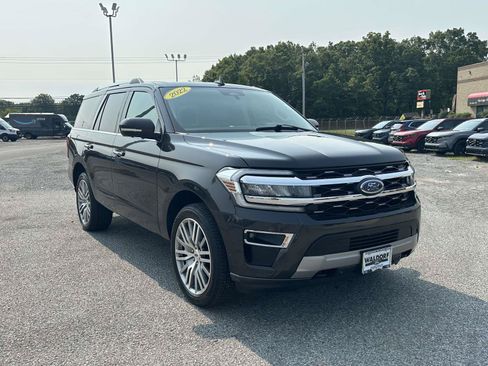 Used 2022 Ford Expedition Limited AWD/4WD image 1