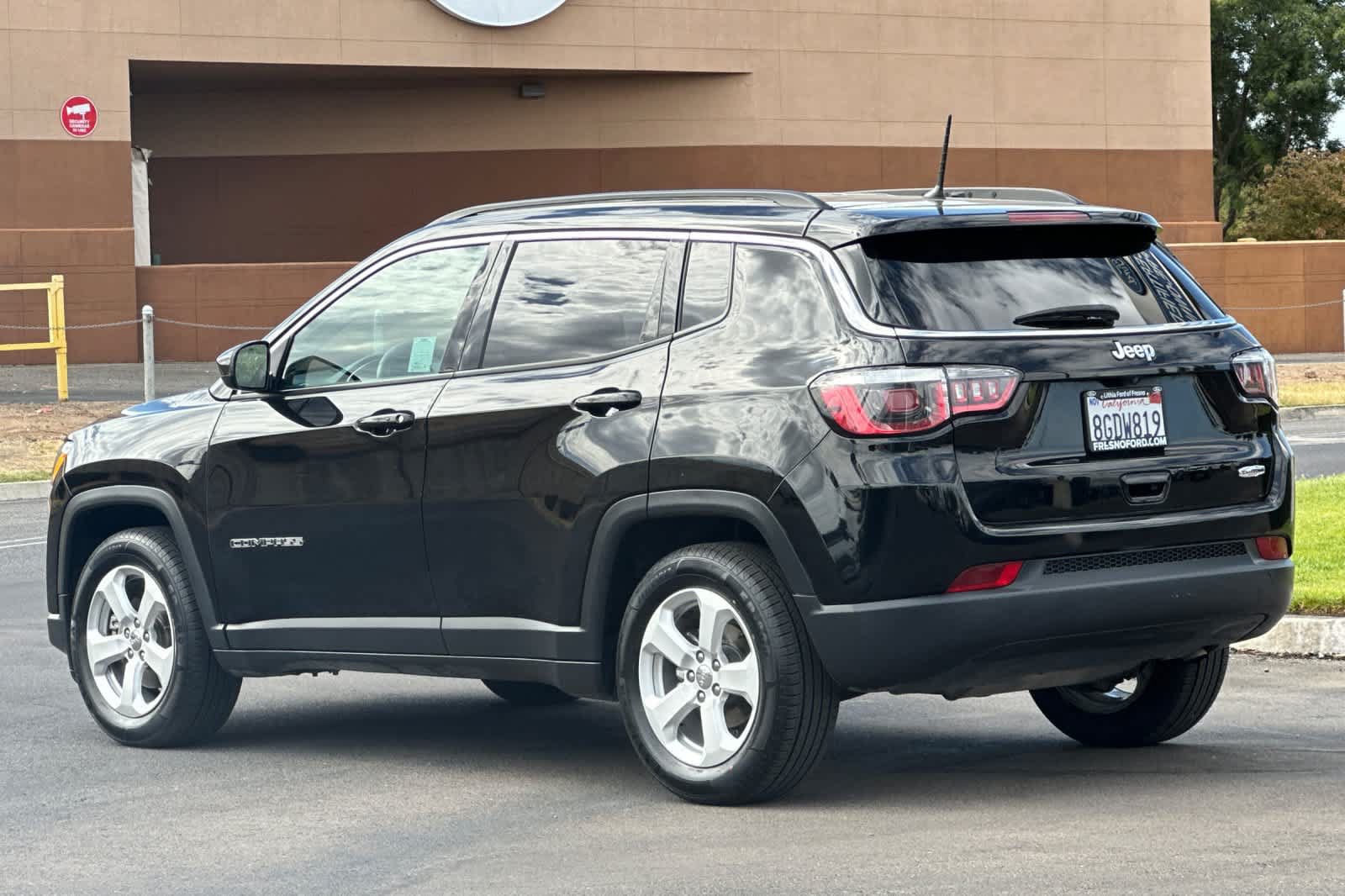 Used 2018 Jeep Compass Latitude FWD image 6