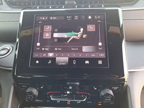 New 2025 Jeep Grand Cherokee 4WD image 4