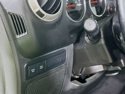 Used 2017 Jeep Wrangler Unlimited Rubicon w/ Connectivity Group AWD/4WD image 10
