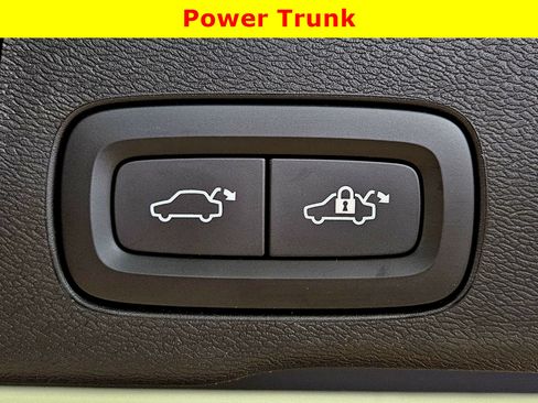 Used 2023 Volvo XC60 B5 Plus w/ Climate Package image 32