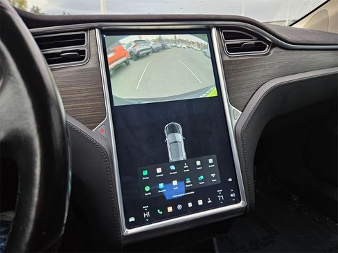 Used 2015 Tesla Model S 85D image 24