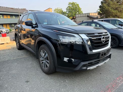 Used 2023 Nissan Pathfinder SL AWD/4WD image 4