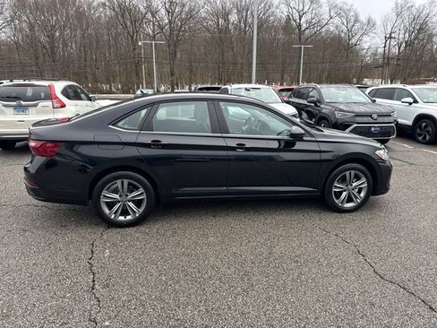 Certified 2024 Volkswagen Jetta SE image 10