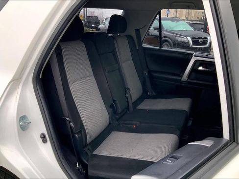 Used 2016 Toyota 4Runner SR5 image 17