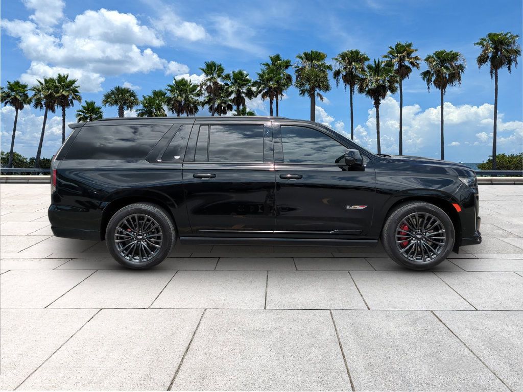 Used 2024 Cadillac Escalade ESV V AWD/4WD image 8