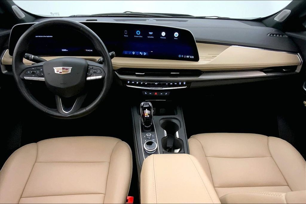 Used 2024 Cadillac XT4 Premium Luxury w/ Cold Weather Package FWD image 16