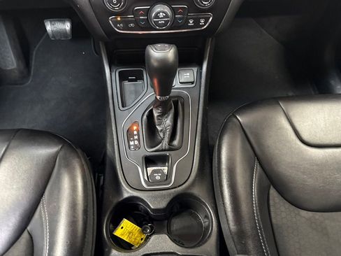 Used 2019 Jeep Cherokee Latitude Plus w/ Comfort/Convenience Group FWD image 21