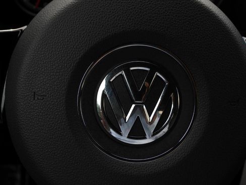 Used 2019 Volkswagen Beetle 2.0T SE FWD image 60