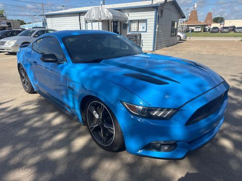 Used 2017 Ford Mustang GT Premium w/ Enhanced Security Package RWD image 4
