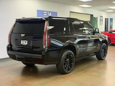 Used 2018 Cadillac Escalade Platinum RWD image 5